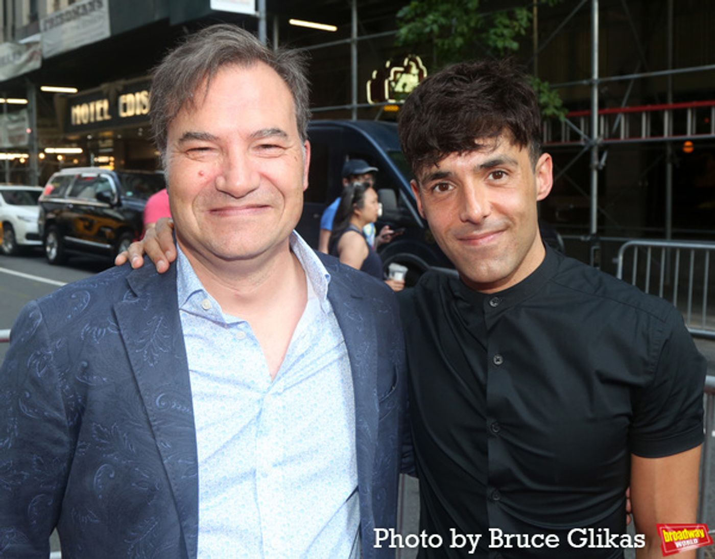 Photos: On the Red Carpet at Opening Night of EL MAGO POP  Image