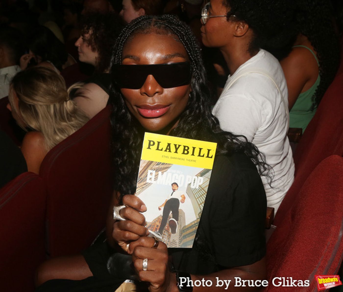 Photos: On the Red Carpet at Opening Night of EL MAGO POP  Image