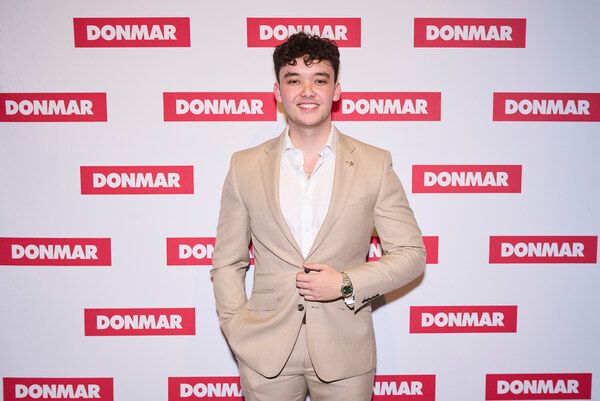 Photos: Company of NEXT TO NORMAL on the Red Carpet at Opening Night at the Donmar Warehouse — photo 6 of 16