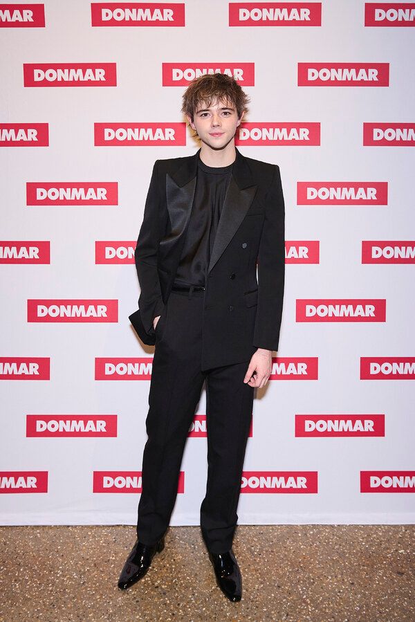 Photos: Company of NEXT TO NORMAL on the Red Carpet at Opening Night at the Donmar Warehouse — photo 9 of 16