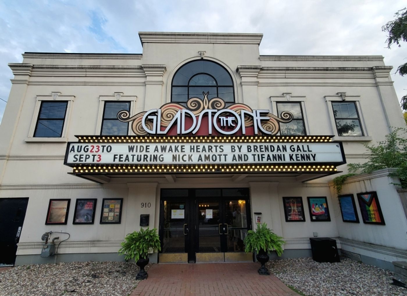 Review: WIDE AWAKE HEARTS at The Gladstone in Ottawa  Image