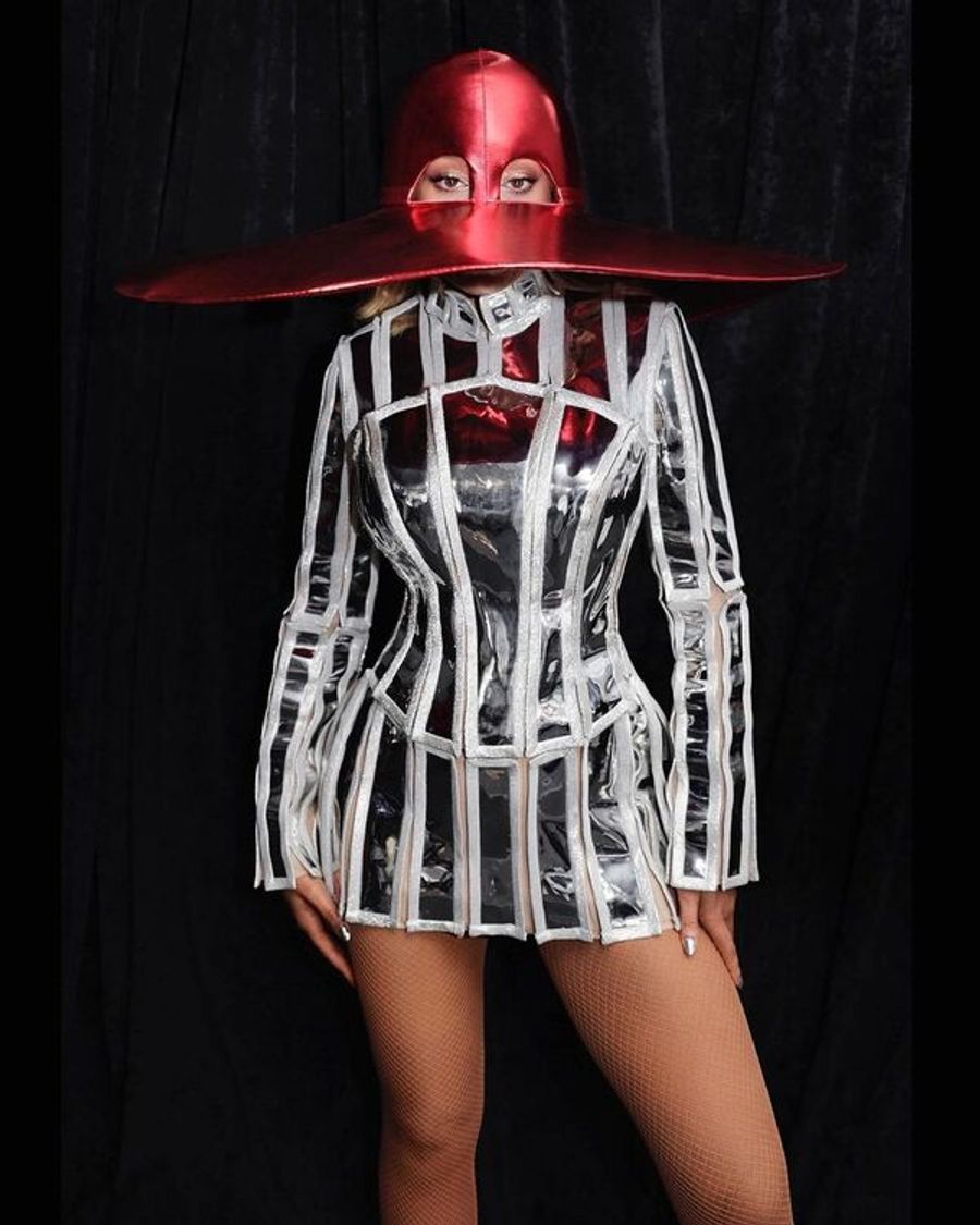 Photos: See Beyoncé Wearing Ukrainian Designer FROLOV During Her Las Vegas Renaissance World Tour Performance Image