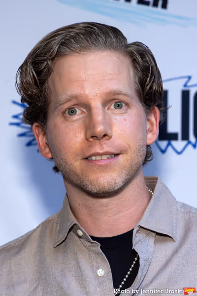 Stark Sands Photo