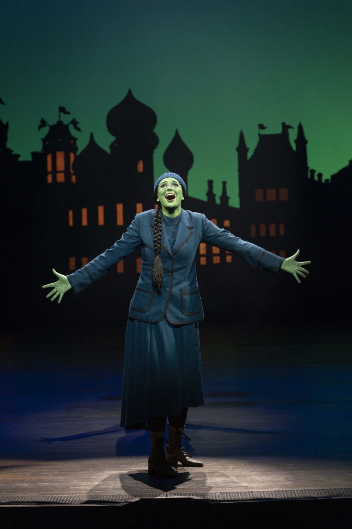 REVIEW: Two Decades On, WICKED Remains A Crowd Pleaser As The Story Of The Witches Of Oz Returns To Sydney With A New Australian Cast  Image