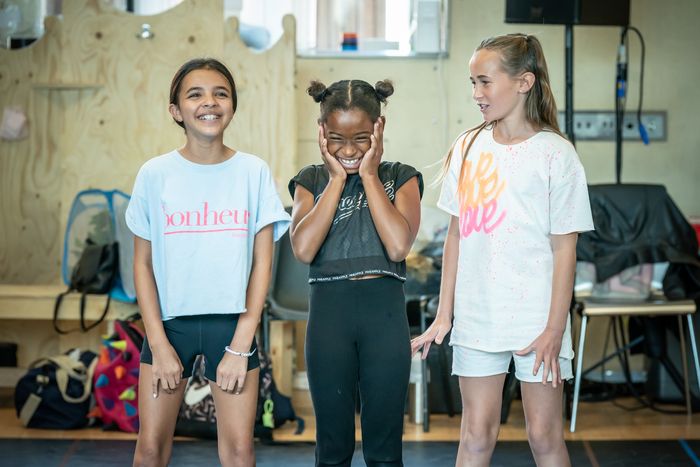 Photos: FROZEN Extends West End Booking Until June 2024; Plus New Rehearsal Photos! — photo 1 of 8