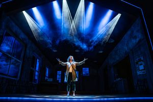 Tanya Franks (Annie) Photo