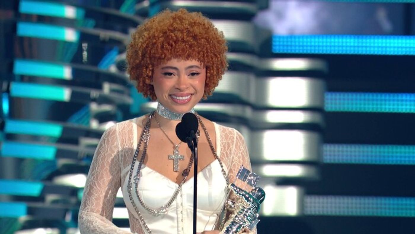 Photos: Inside the MTV VMAs With Taylor Swift, Nicki Minaj, Reneé Rapp & More  Image