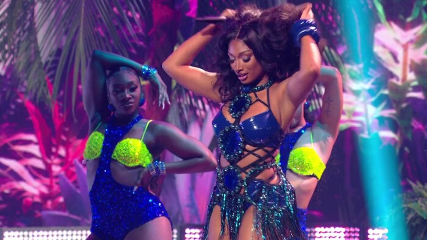 Photos: Inside the MTV VMAs With Taylor Swift, Nicki Minaj, Reneé Rapp & More  Image