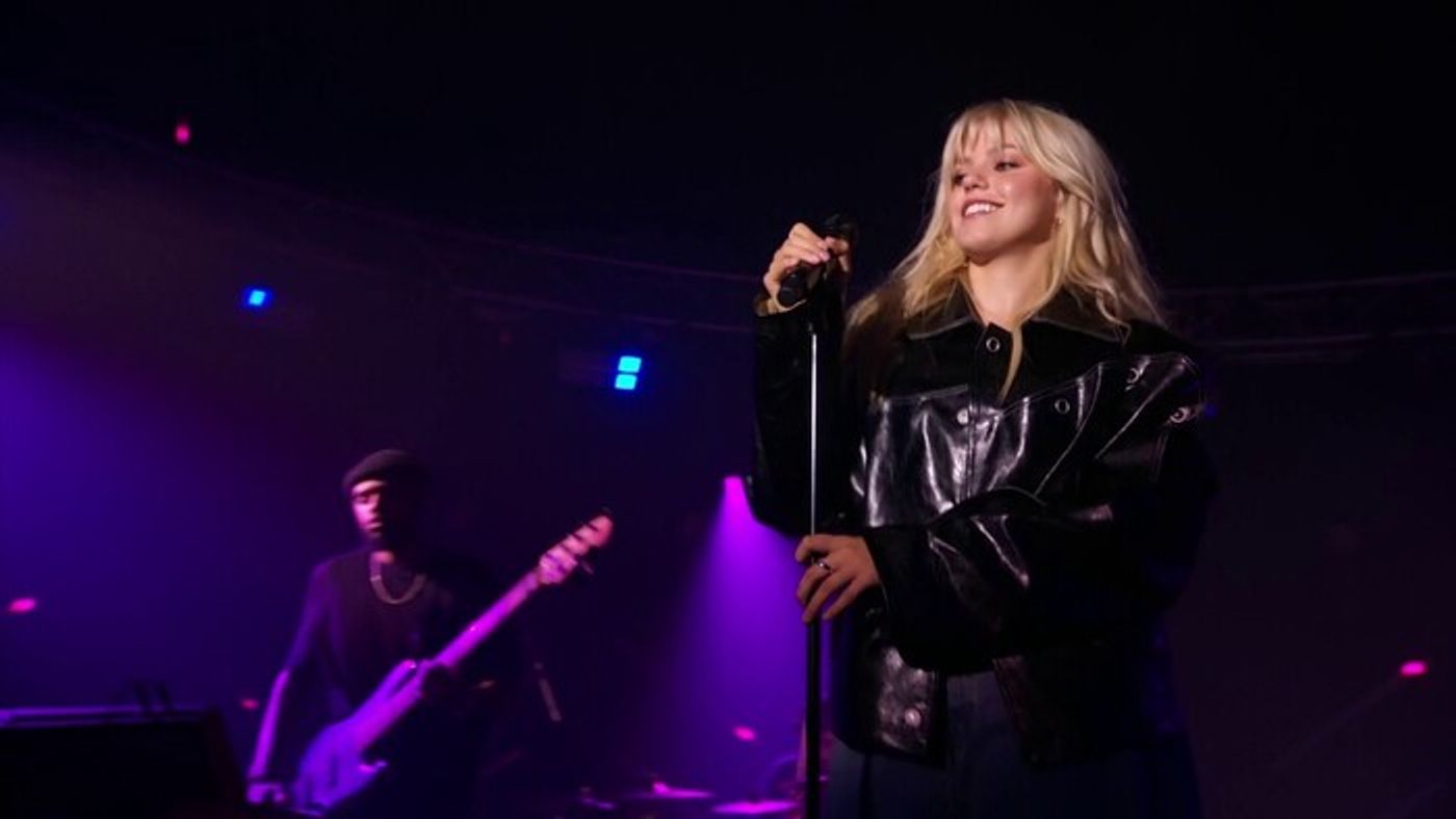 Photos: Inside the MTV VMAs With Taylor Swift, Nicki Minaj, Reneé Rapp & More  Image