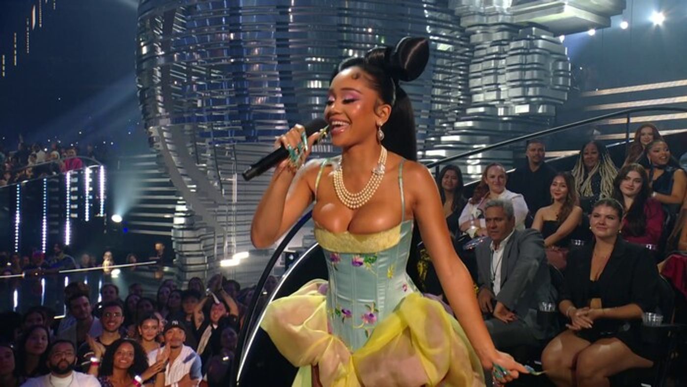 Photos: Inside the MTV VMAs With Taylor Swift, Nicki Minaj, Reneé Rapp & More  Image
