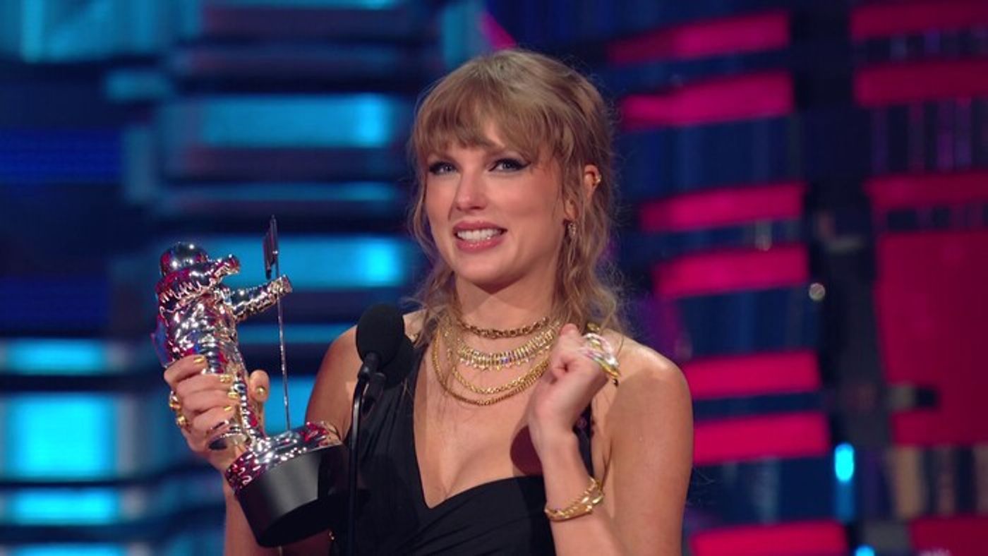 Photos: Inside the MTV VMAs With Taylor Swift, Nicki Minaj, Reneé Rapp & More  Image