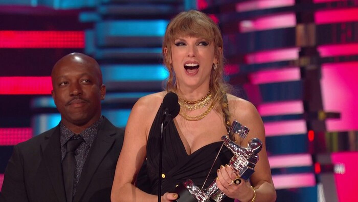 Photos: Inside the MTV VMAs With Taylor Swift, Nicki Minaj, Reneé Rapp & More  Image