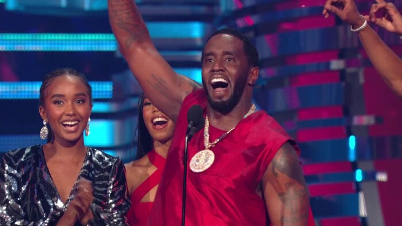 Photos: Inside the MTV VMAs With Taylor Swift, Nicki Minaj, Reneé Rapp & More  Image