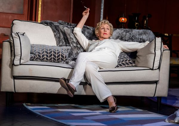 Patricia Hodge  Photo