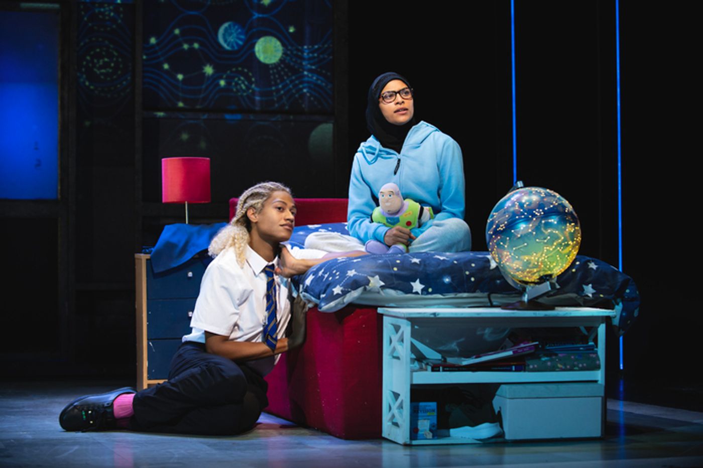 Photos: First Look at EVERYBODY'S TALKING ABOUT JAMIE UK Tour  Image