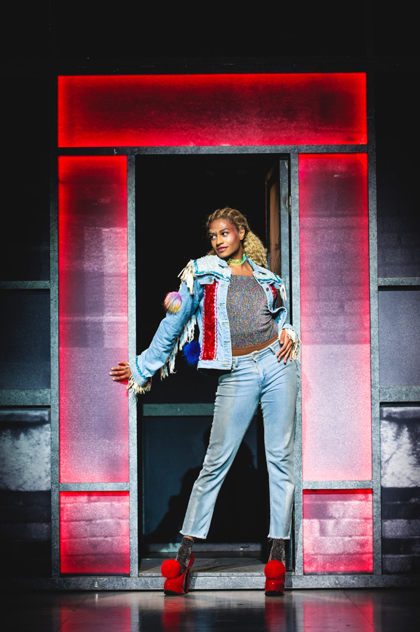 Photos: First Look at EVERYBODY'S TALKING ABOUT JAMIE UK Tour  Image