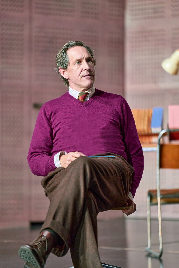 Photos: First Look at The Old Vic's PYGMALION with Patsy Ferran and Bertie Carvel — photo 2 of 14