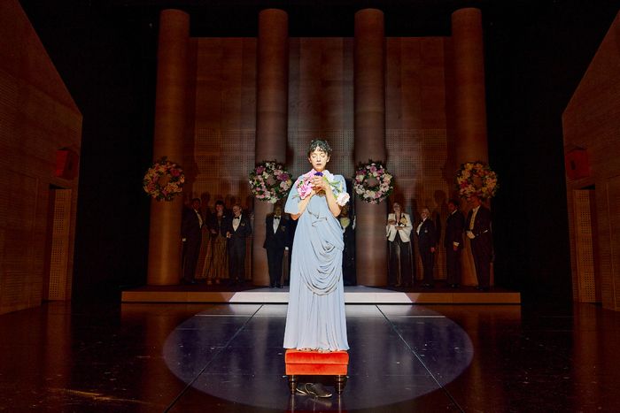Photos: First Look at The Old Vic's PYGMALION with Patsy Ferran and Bertie Carvel — photo 8 of 14