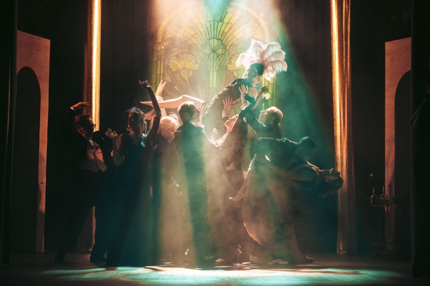 Review: SINGING IN THE RAIN at Teatr Muzyczny Poznan Review: SINGING IN THE RAIN at Teatr Muzyczny Poznan Image