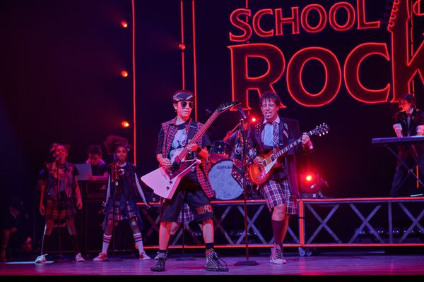 Leo Rivera y reparto de School of Rock Madrid Photo