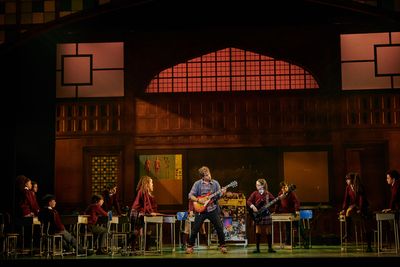 Leo Rivera y reparto de School of Rock Madrid Photo
