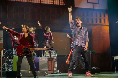 Leo Rivera y reparto de School of Rock Madrid Photo