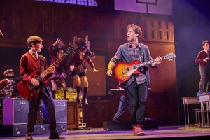 Leo Rivera y reparto de School of Rock Madrid Photo