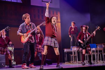 Leo Rivera y reparto de School of Rock Madrid Photo