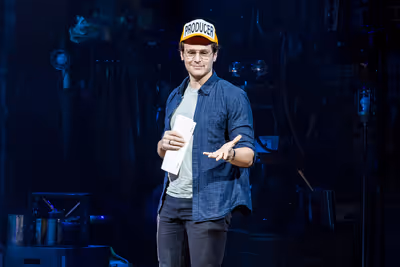 Jonathan Groff Photo