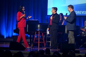 NEW YORK, NEW YORK - SEPTEMBER 18: (L-R) Jennifer Pinder, Seth Rudetsky, and James We Photo