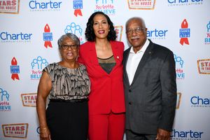 NEW YORK, NEW YORK - SEPTEMBER 18: Jennifer Pinder (C) attends the 9th Annual "Voices Photo