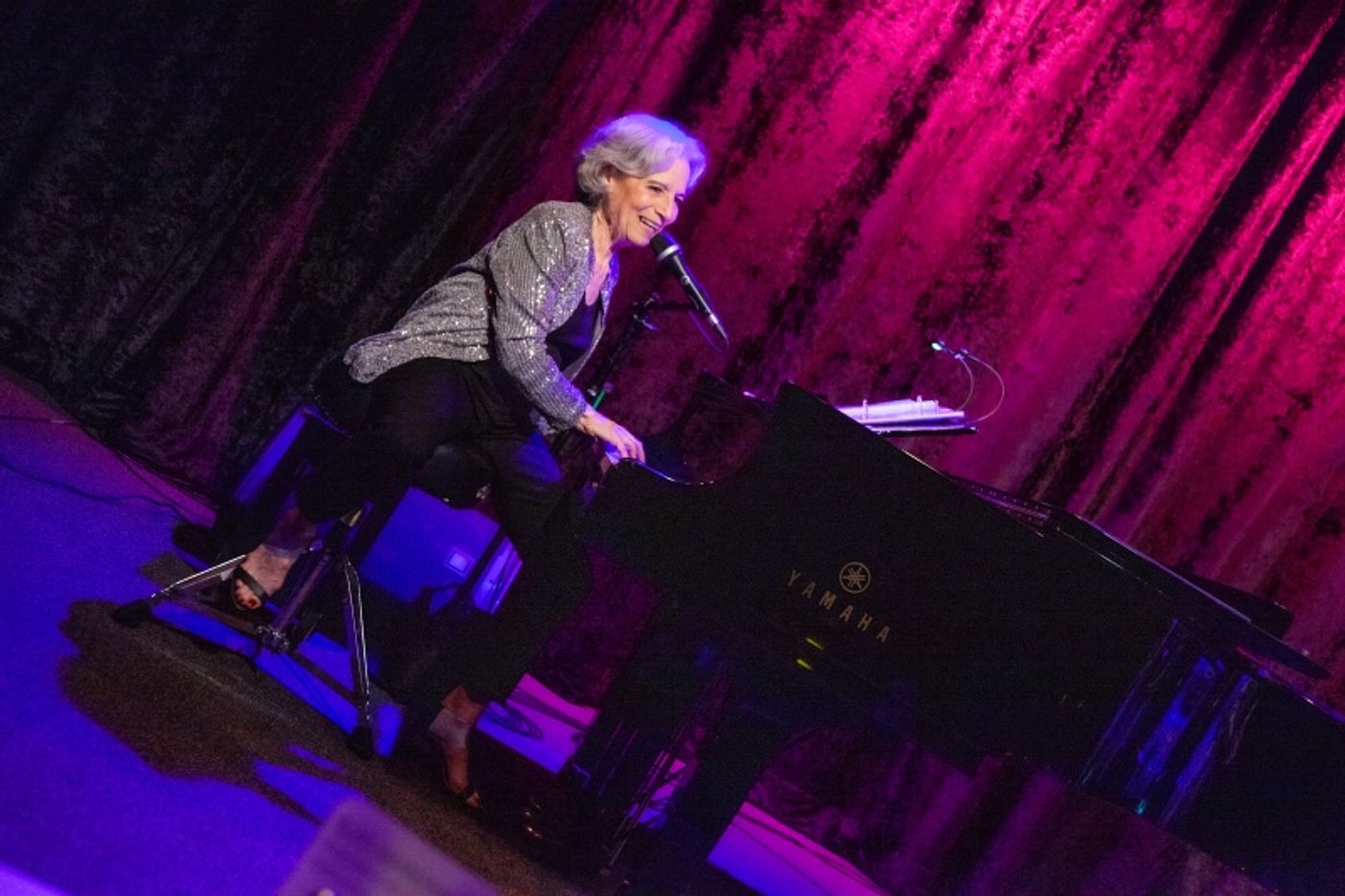 Review: Amanda McBroom SUCH GOOD FRIENDS At Birdland Such Good Storytelling Review: Amanda McBroom SUCH GOOD FRIENDS At Birdland Such Good Storytelling Image