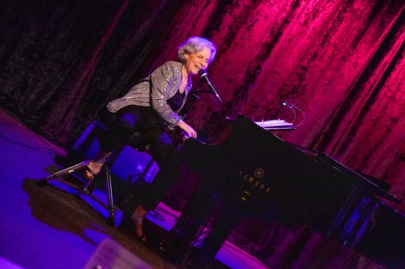 Review: Amanda McBroom SUCH GOOD FRIENDS At Birdland Such Good Storytelling Review: Amanda McBroom SUCH GOOD FRIENDS At Birdland Such Good Storytelling Image