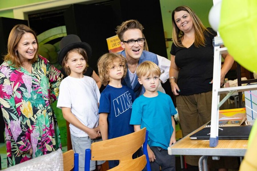 Video/Photos: Full Cast Set and First Look at UK Tour of THERE'S A MONSTER IN MY SHOW Image