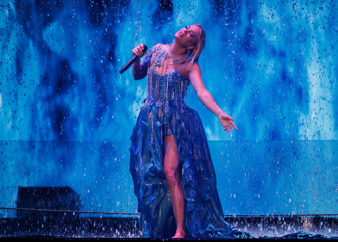 Photos: Carrie Underwood Returns to Resorts World Theatre in REFLECTION: The Las Vegas Residency  Image