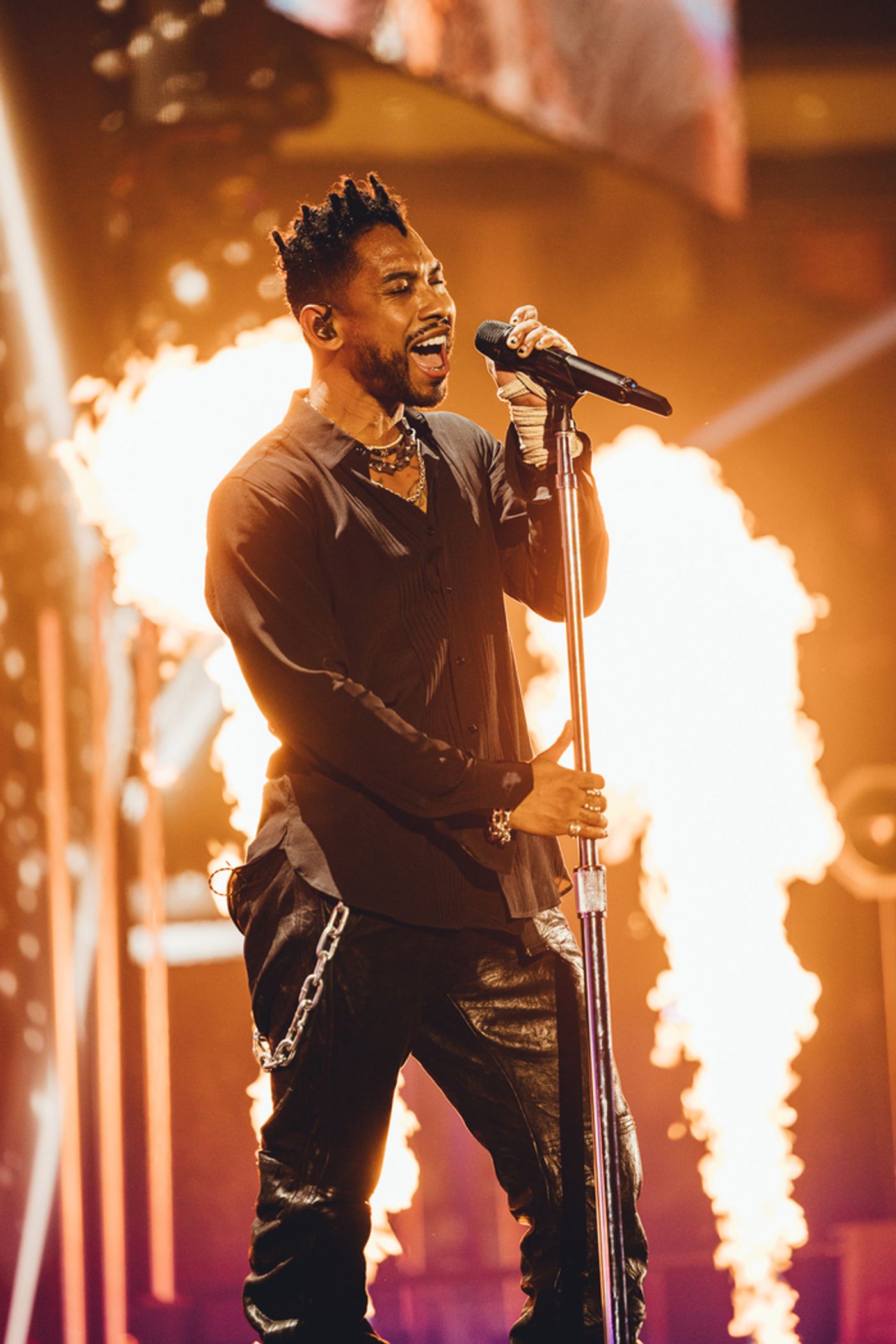 Photos: Kelly Clarkson, Lenny Kravitz & More Play The 2023 iHeartRadio Music Festival  Image