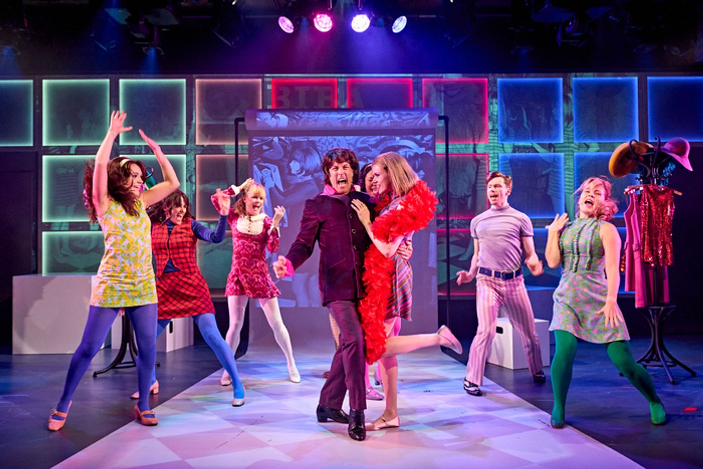 Photos: Get a First Look at CLOSE UP - THE TWIGGY MUSICAL at The Menier Chocolate Factory  Image