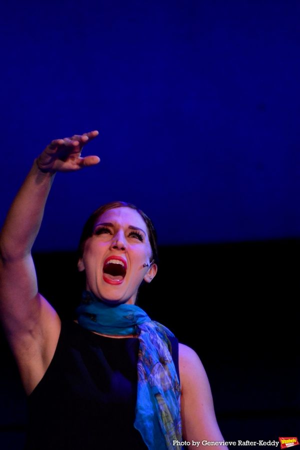 Mara Davi Photo