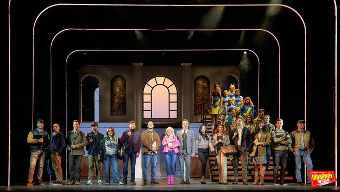 Photos: UNA RUBIA MUY LEGAL se presenta en el Teatro La Latina  Image