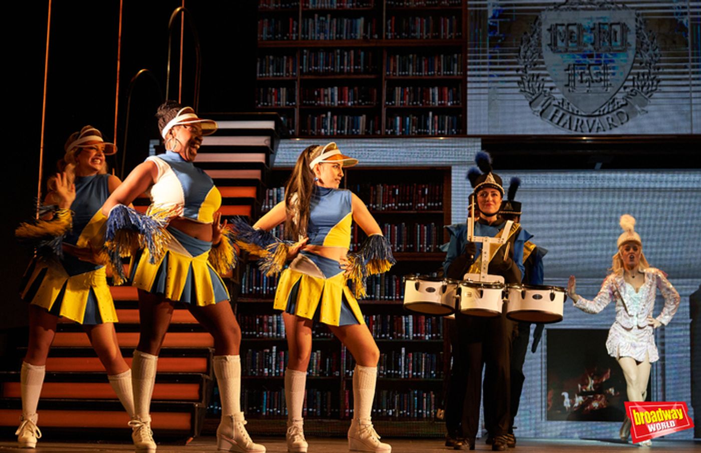 Photos: UNA RUBIA MUY LEGAL se presenta en el Teatro La Latina  Image