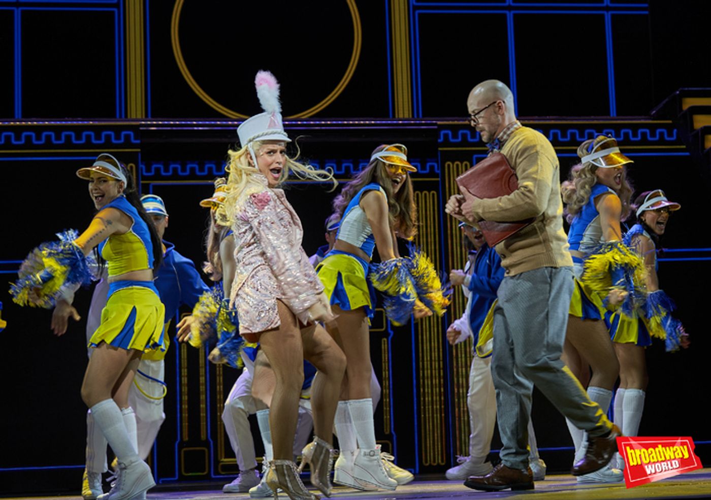 Photos: UNA RUBIA MUY LEGAL se presenta en el Teatro La Latina  Image