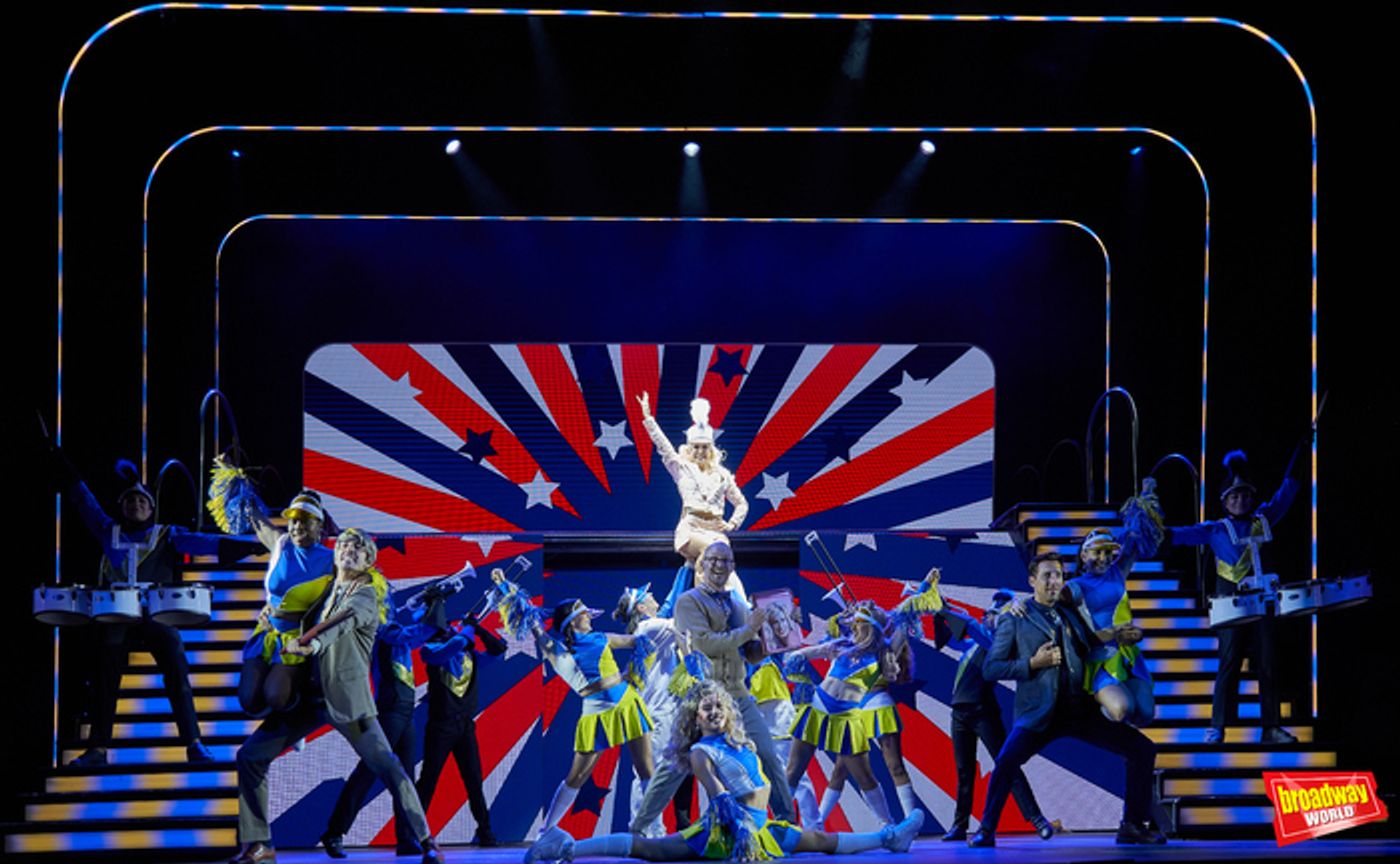 Photos: UNA RUBIA MUY LEGAL se presenta en el Teatro La Latina  Image