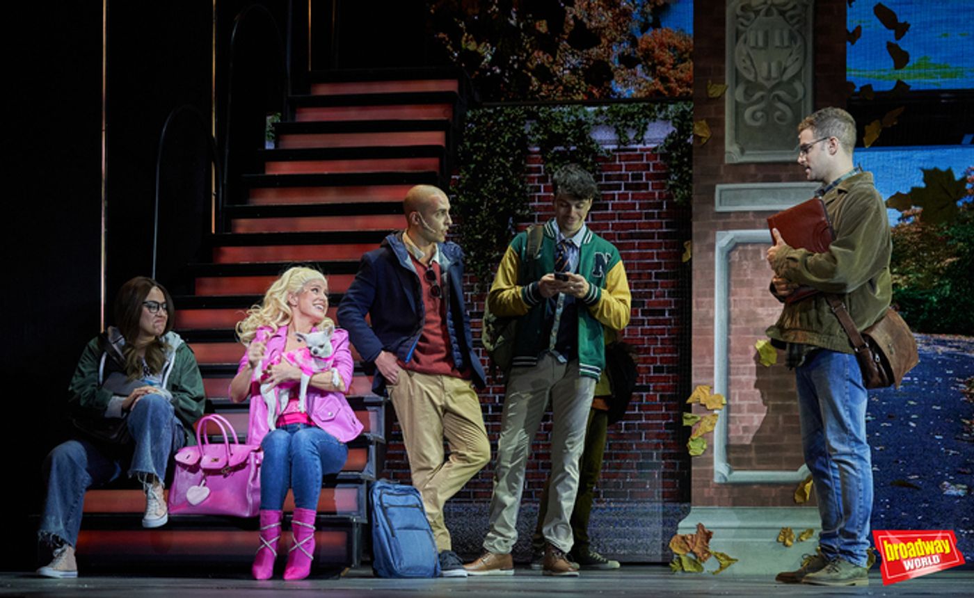 Photos: UNA RUBIA MUY LEGAL se presenta en el Teatro La Latina  Image