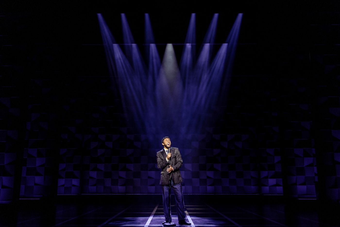 Photos: First Look at Carly Mercedes Dyer and More in THE DRIFTERS GIRL Tour  Image