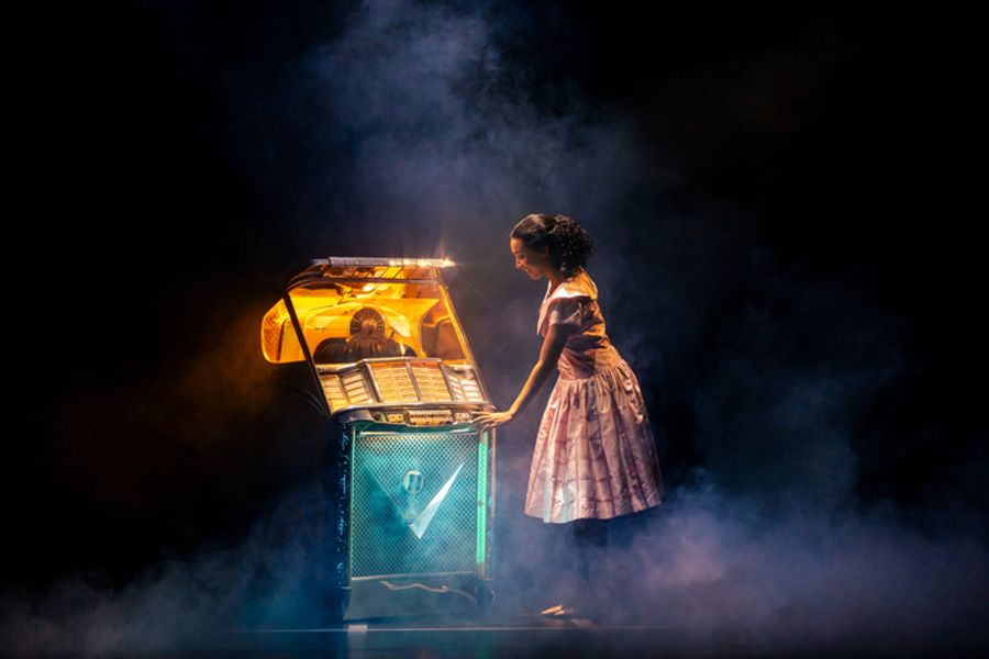 Photos: First Look at Carly Mercedes Dyer and More in THE DRIFTERS GIRL Tour Image