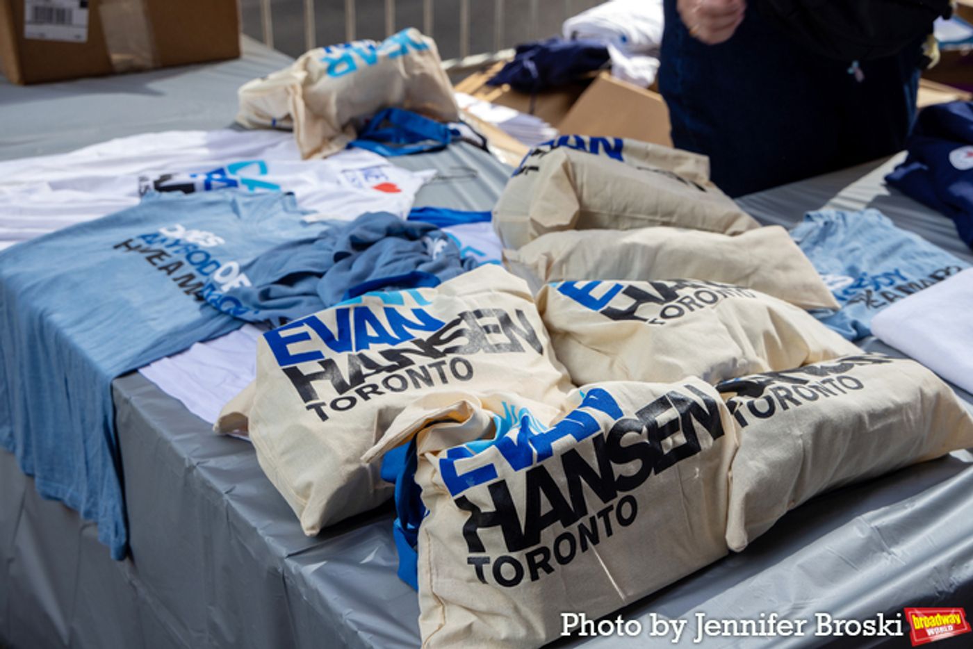 Photos: First Look at the 2023 Broadway Flea Market & Grand Auction  Image