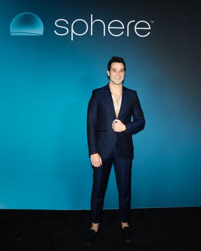 Skylar Astin Photo