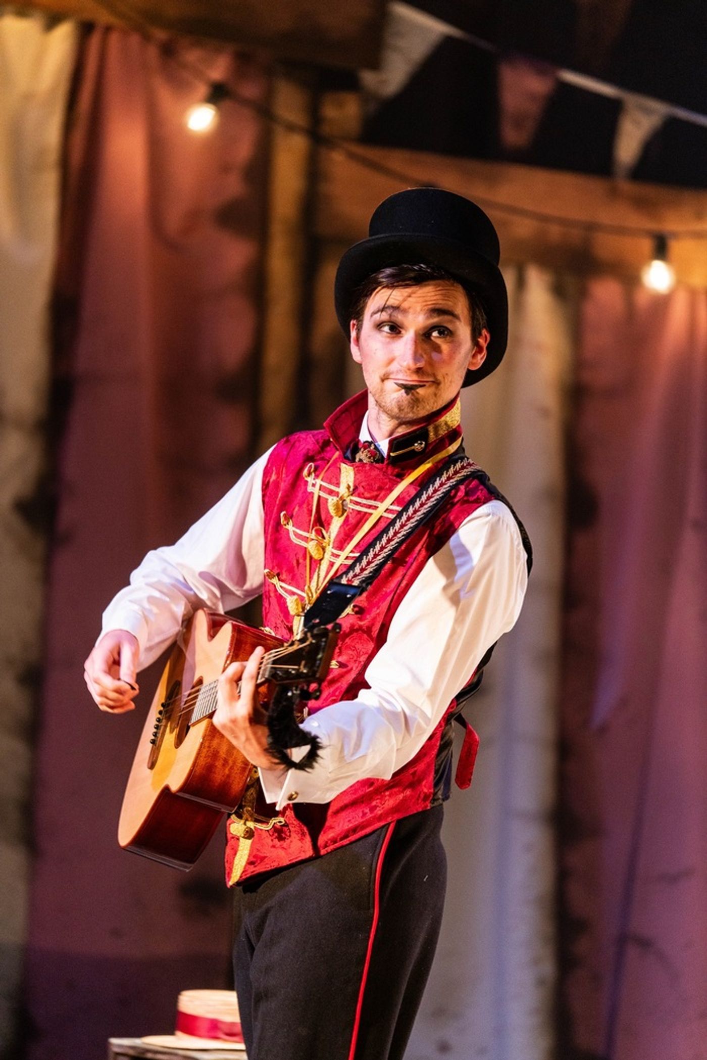 Photos: First Look at the UK Tour of OH WHAT A LOVELY WAR  Image