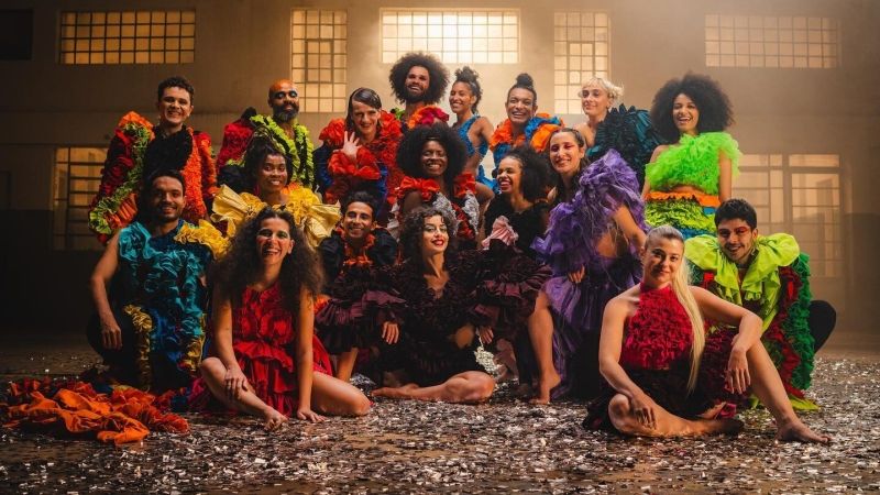 Using Brazilian Rhythms MUNDAREU DE MIM Talks About Love, Mourning and Longing with Carnival as a Background  Image