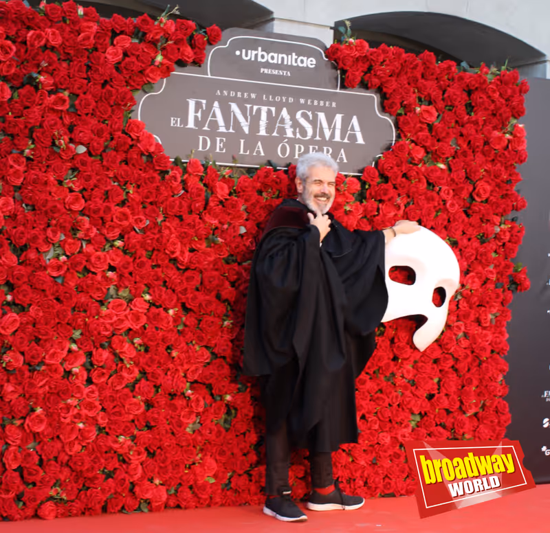 Photos: El reparto, equipo e invitados de EL FANTASMA DE LA ÓPERA llegan al Albéniz — photo 7 of 13